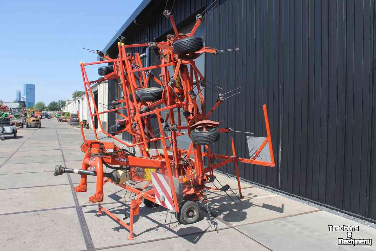 Kreiselheuer Kuhn GF8501MHO cirkelschudder 8-elements schudmachine