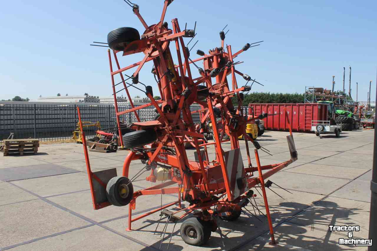Kreiselheuer Kuhn GF8501MHO cirkelschudder 8-elements schudmachine