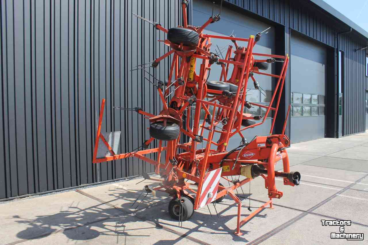 Kreiselheuer Kuhn GF8501MHO cirkelschudder 8-elements schudmachine