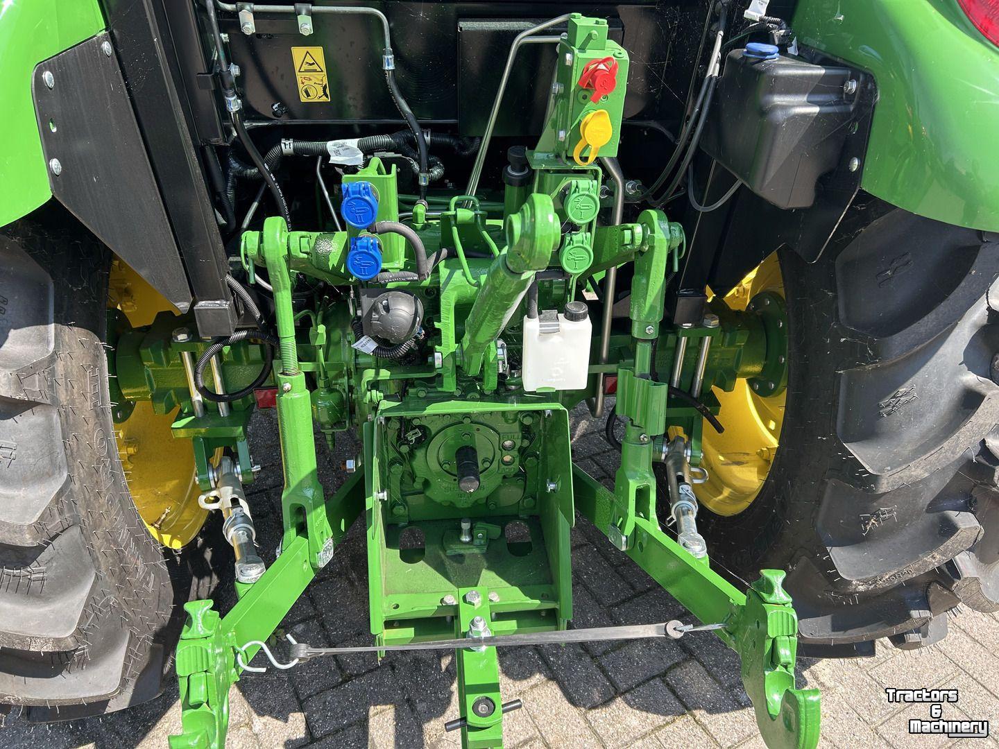 Schlepper / Traktor John Deere 5058E