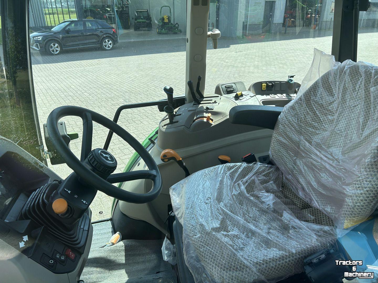 Schlepper / Traktor John Deere 5058E