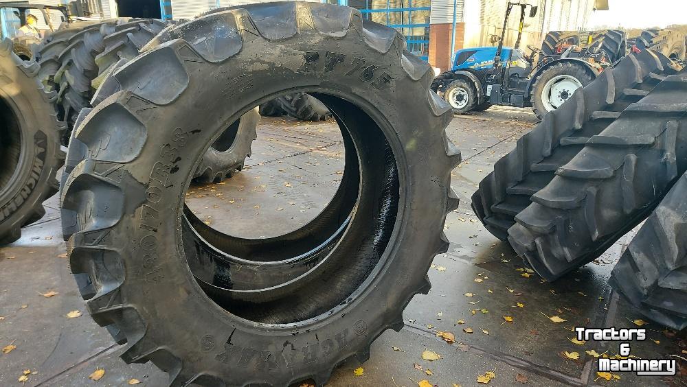 Räder, Reifen, Felgen & Distanzringe BKT 480/70R38