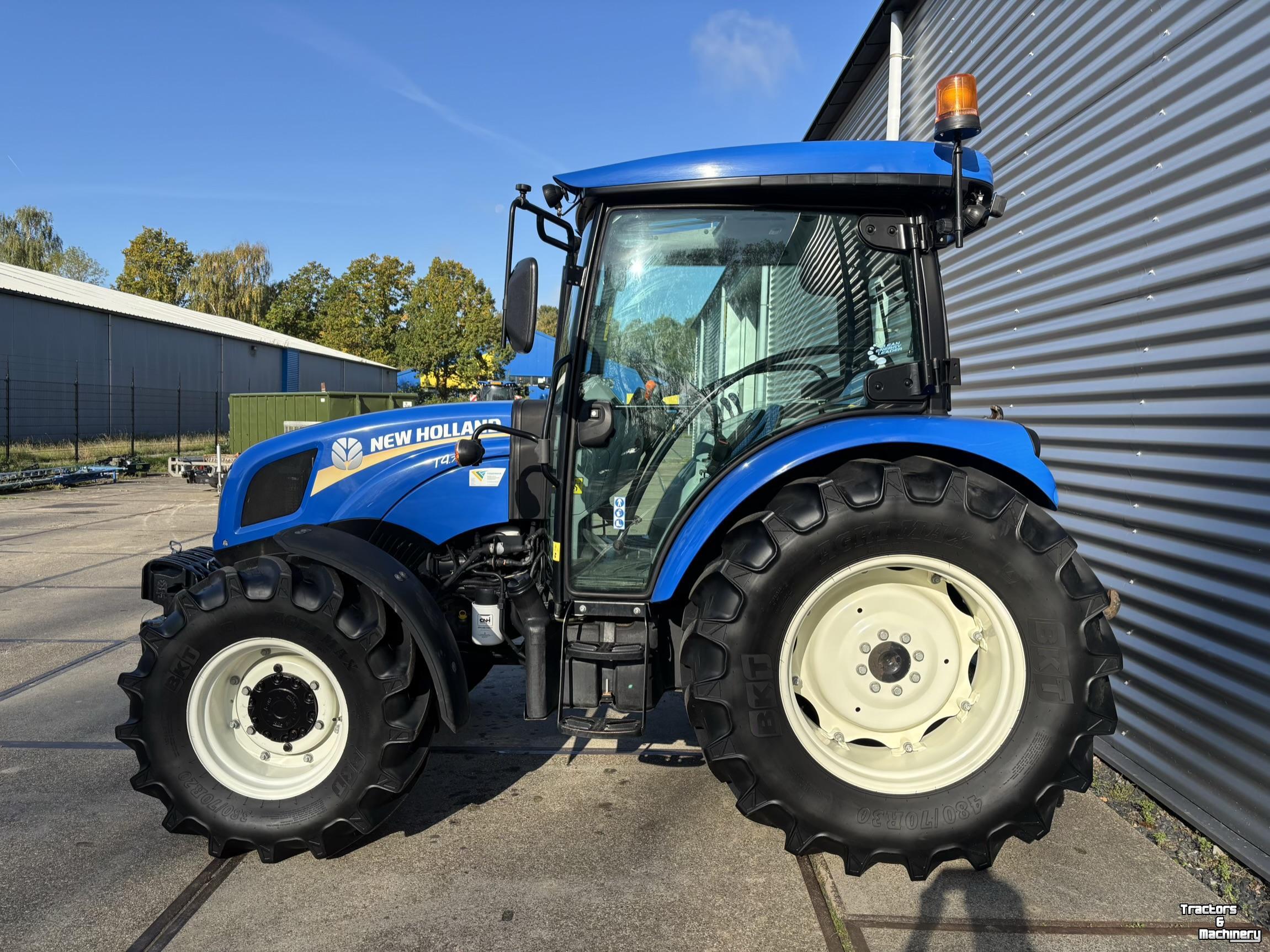 Schlepper / Traktor New Holland T4S.75