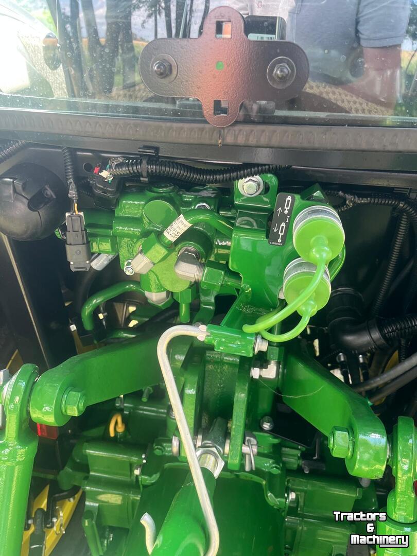 Obsttraktor John Deere 3046R