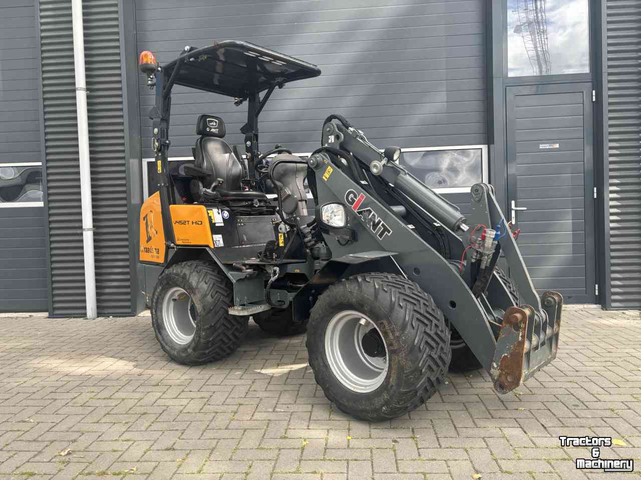 Radlader Giant V452T HD