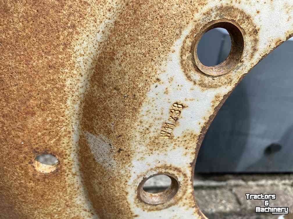 Räder, Reifen, Felgen & Distanzringe Case-IH 11w x 38, set velgen afkomstig van een 856XL, 2 verschillende modellen, ZF 8 gaats steek