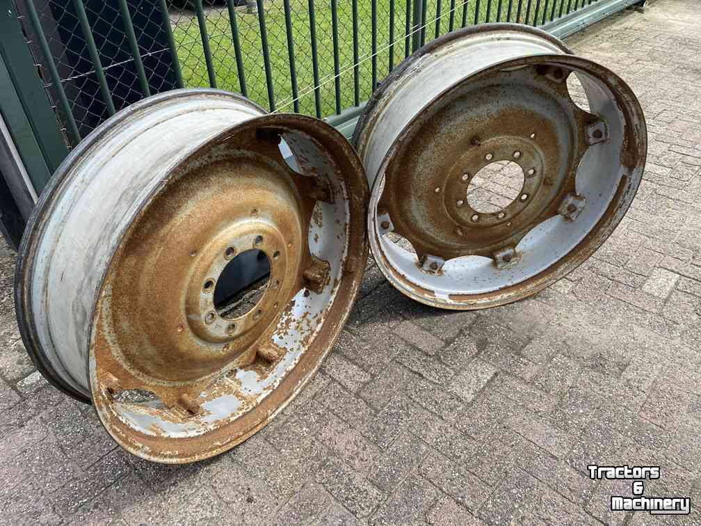 Räder, Reifen, Felgen & Distanzringe Case-IH 11w x 38, set velgen afkomstig van een 856XL, 2 verschillende modellen, ZF 8 gaats steek