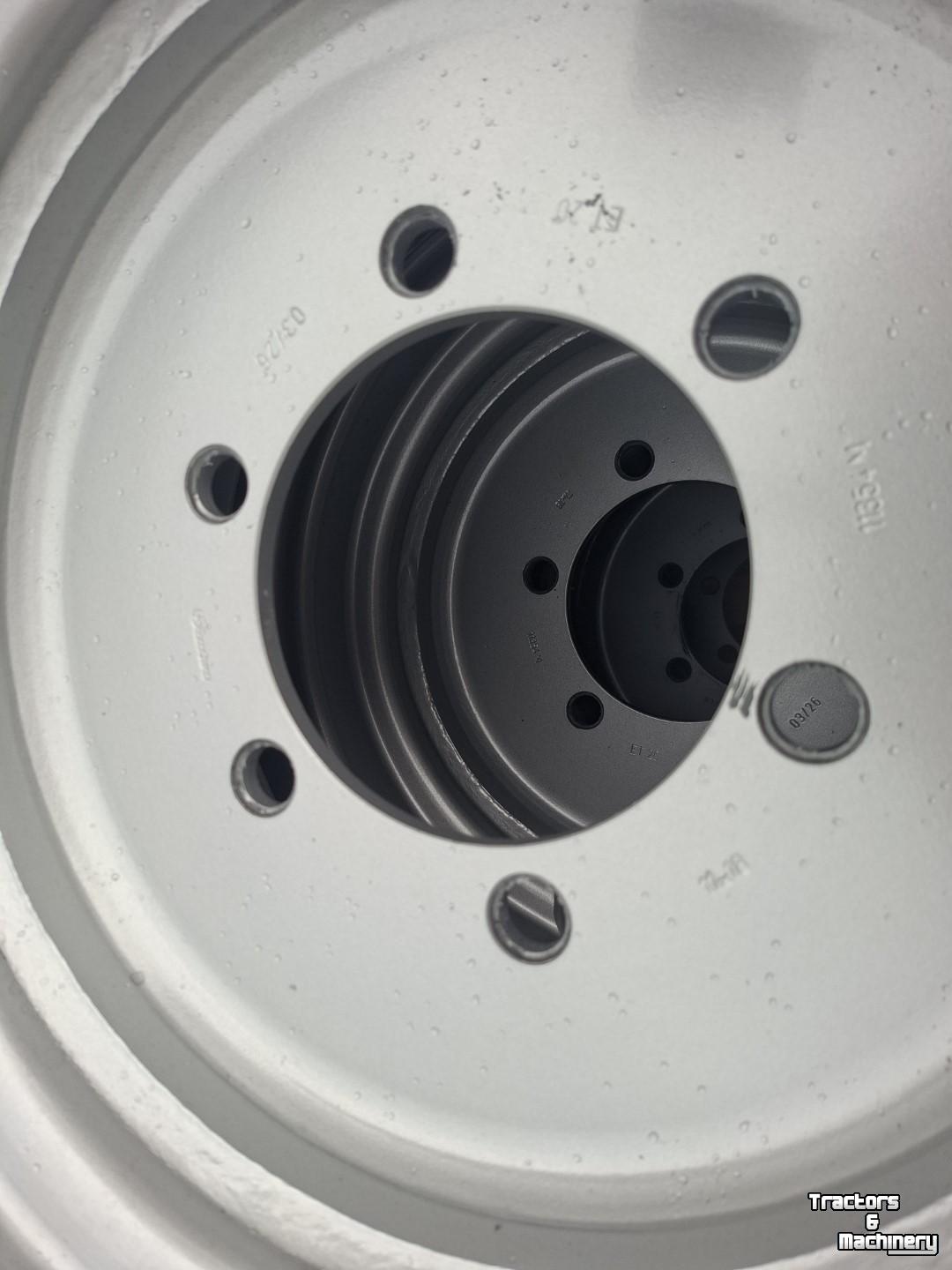 Räder, Reifen, Felgen & Distanzringe BKT 365/70R18