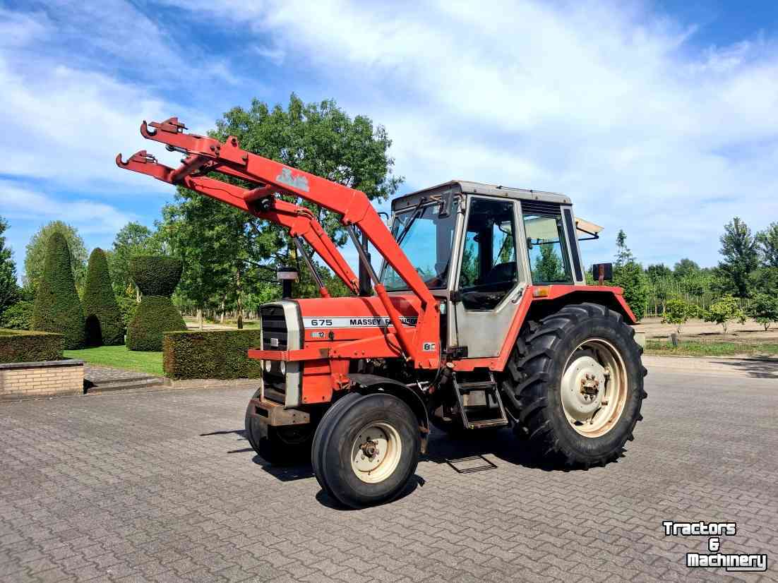 Schlepper / Traktor Massey Ferguson 675