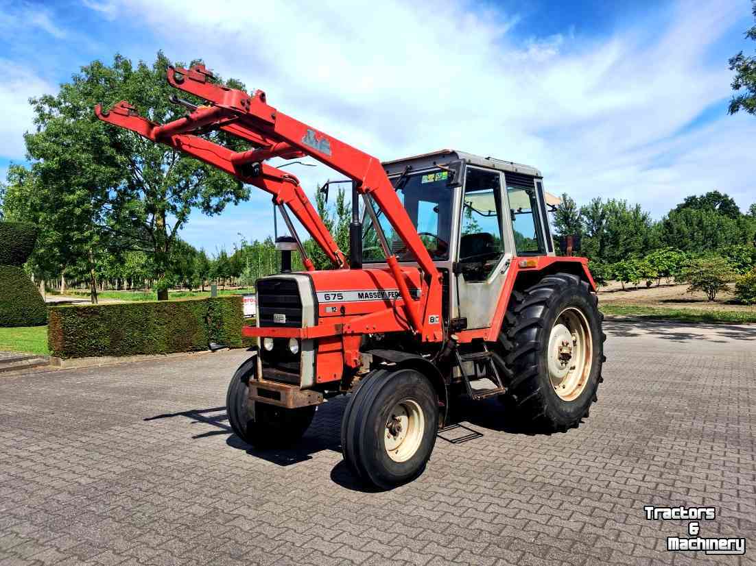 Schlepper / Traktor Massey Ferguson 675