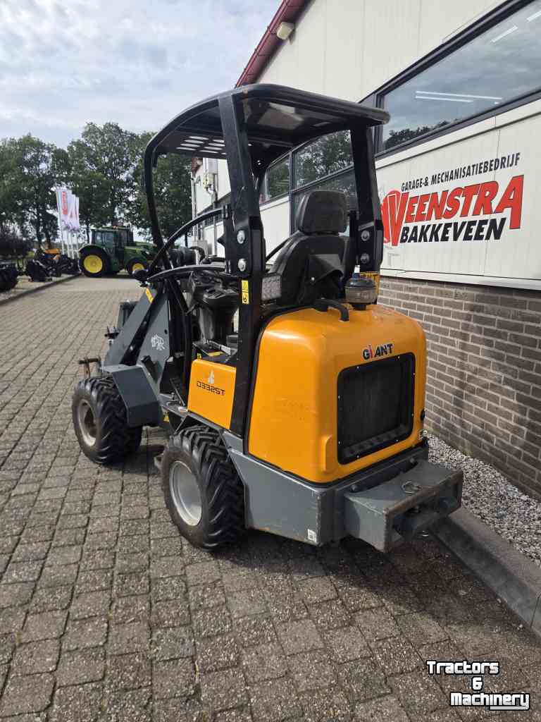 Radlader Giant D332ST