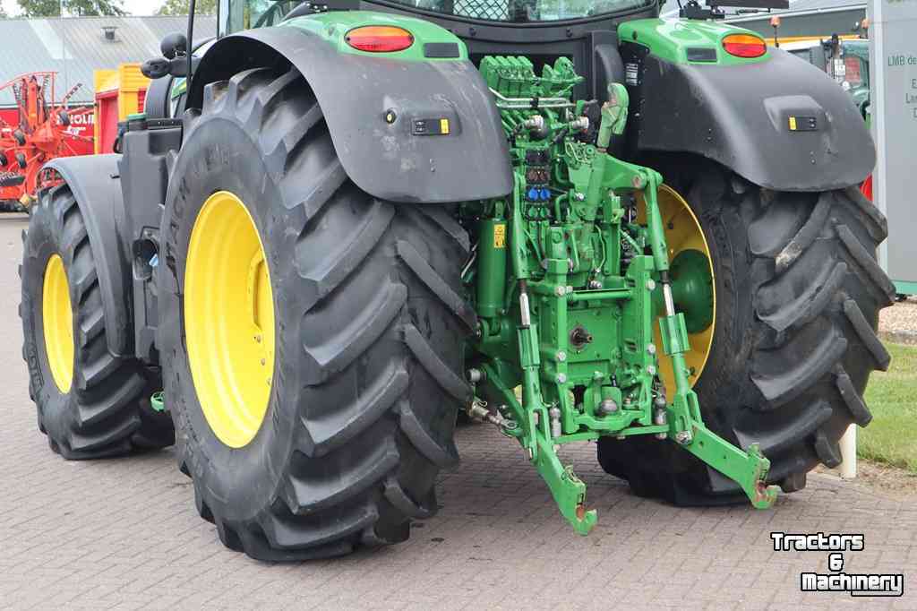 Schlepper / Traktor John Deere 6R 215