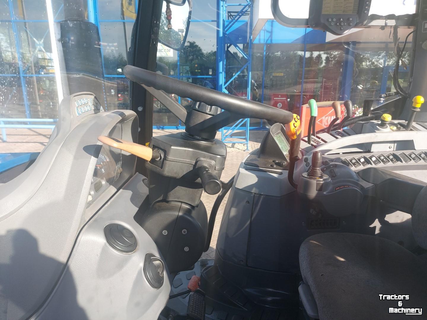 Schlepper / Traktor New Holland T7040