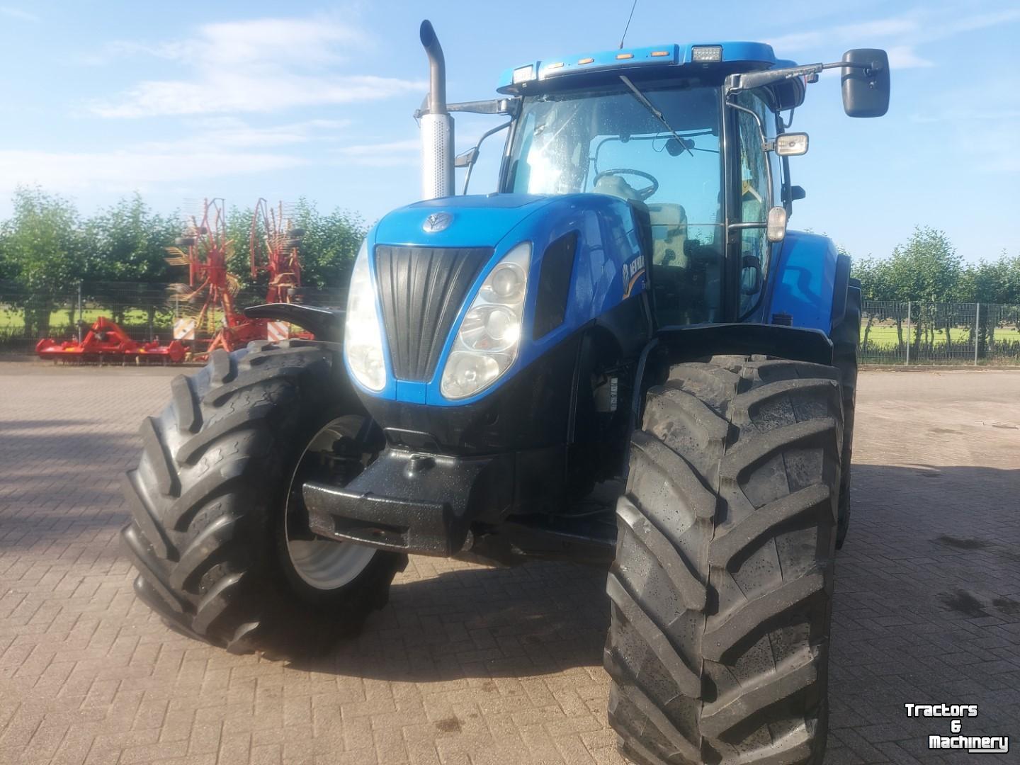 Schlepper / Traktor New Holland T7040