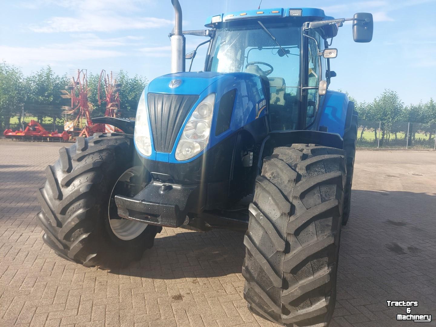 Schlepper / Traktor New Holland T7040