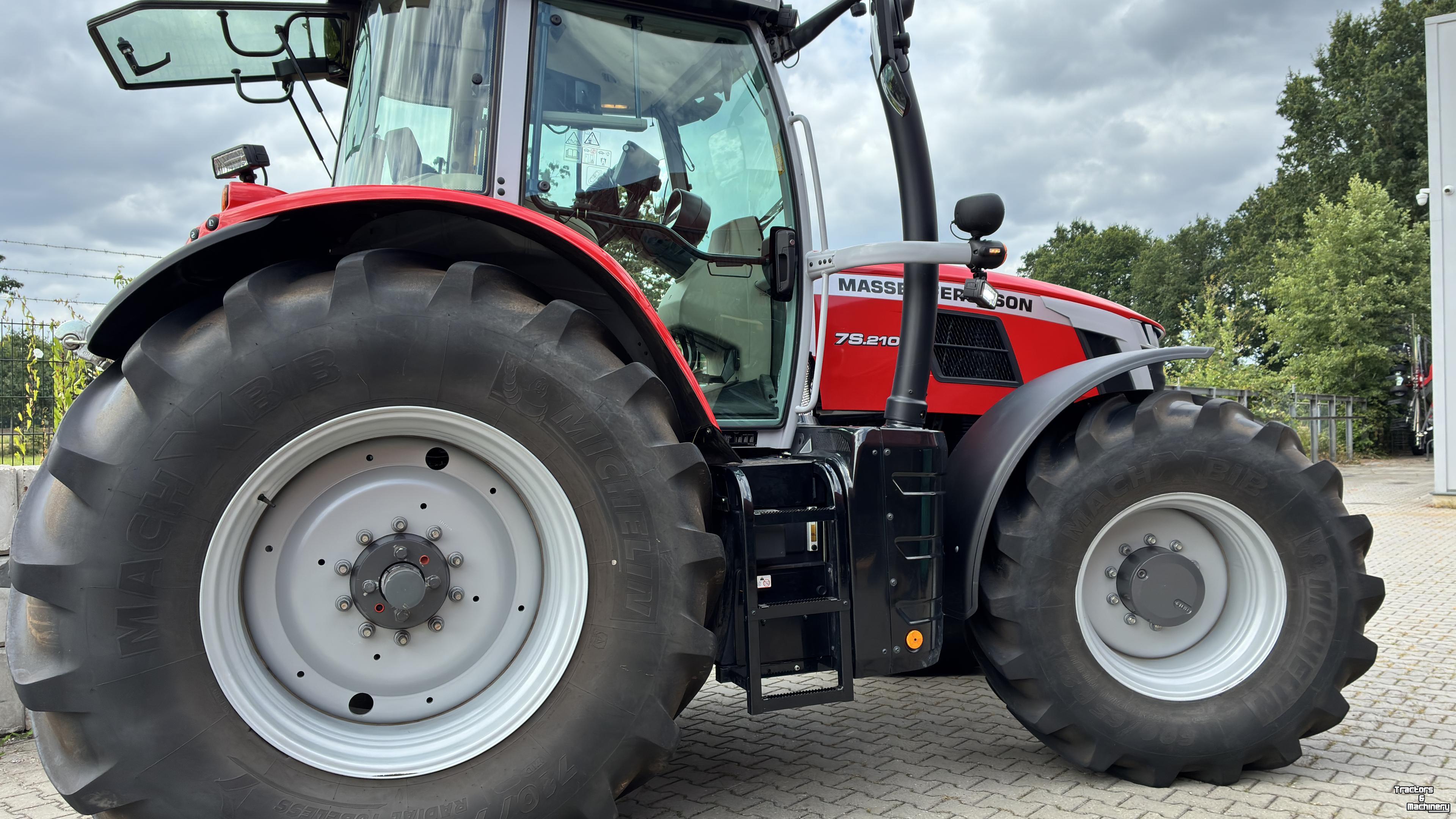 Schlepper / Traktor Massey Ferguson 7S.210 Dyna-VT Exclusive