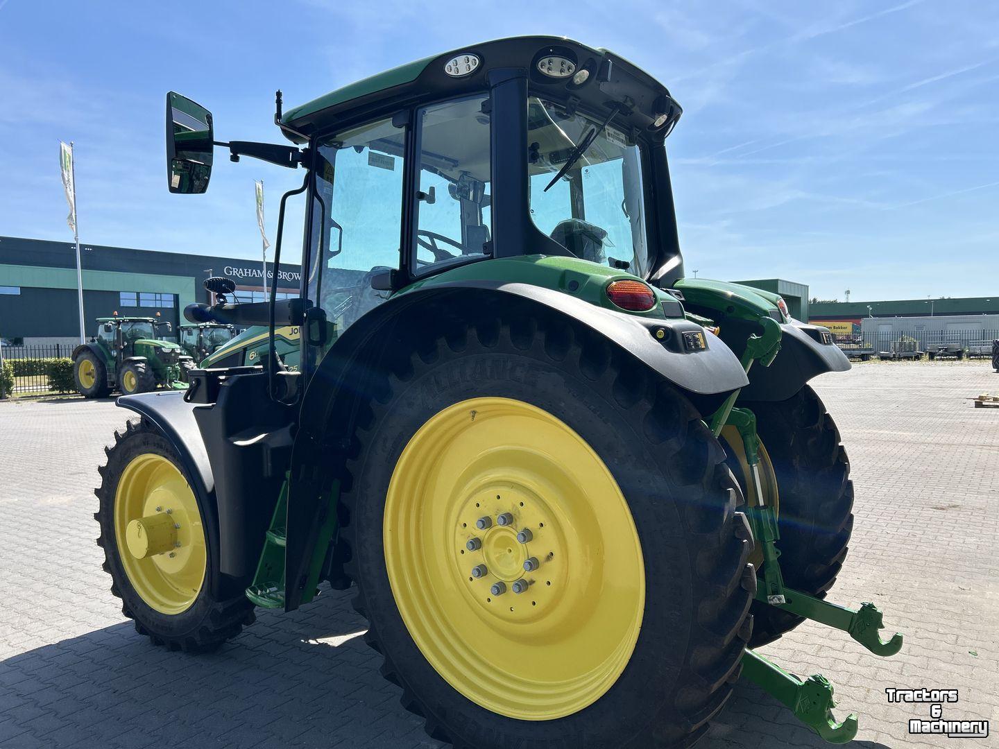 Schlepper / Traktor John Deere 6M 125