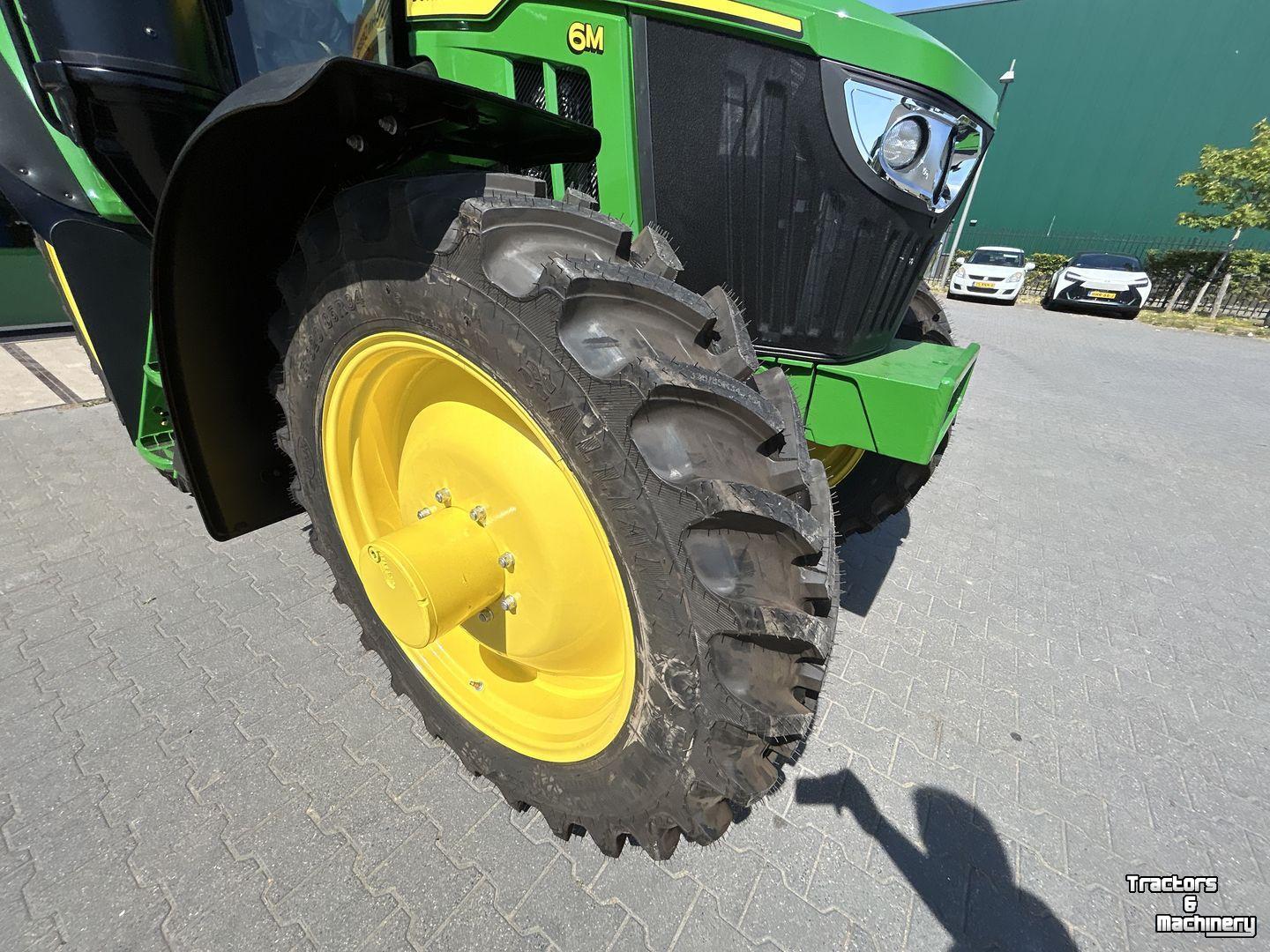 Schlepper / Traktor John Deere 6M 125