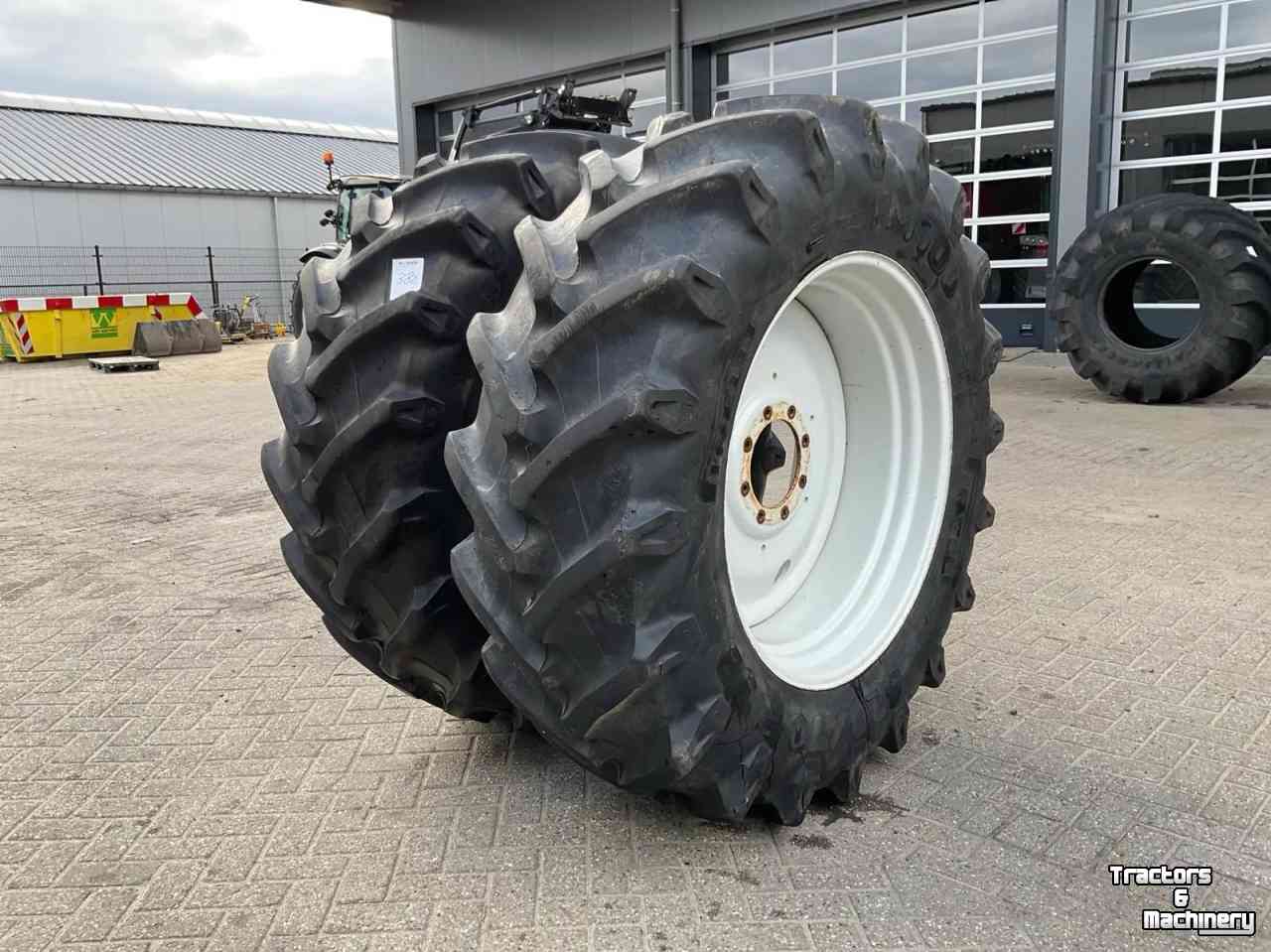 Räder, Reifen, Felgen & Distanzringe Pirelli 520/70 R38 banden op velg