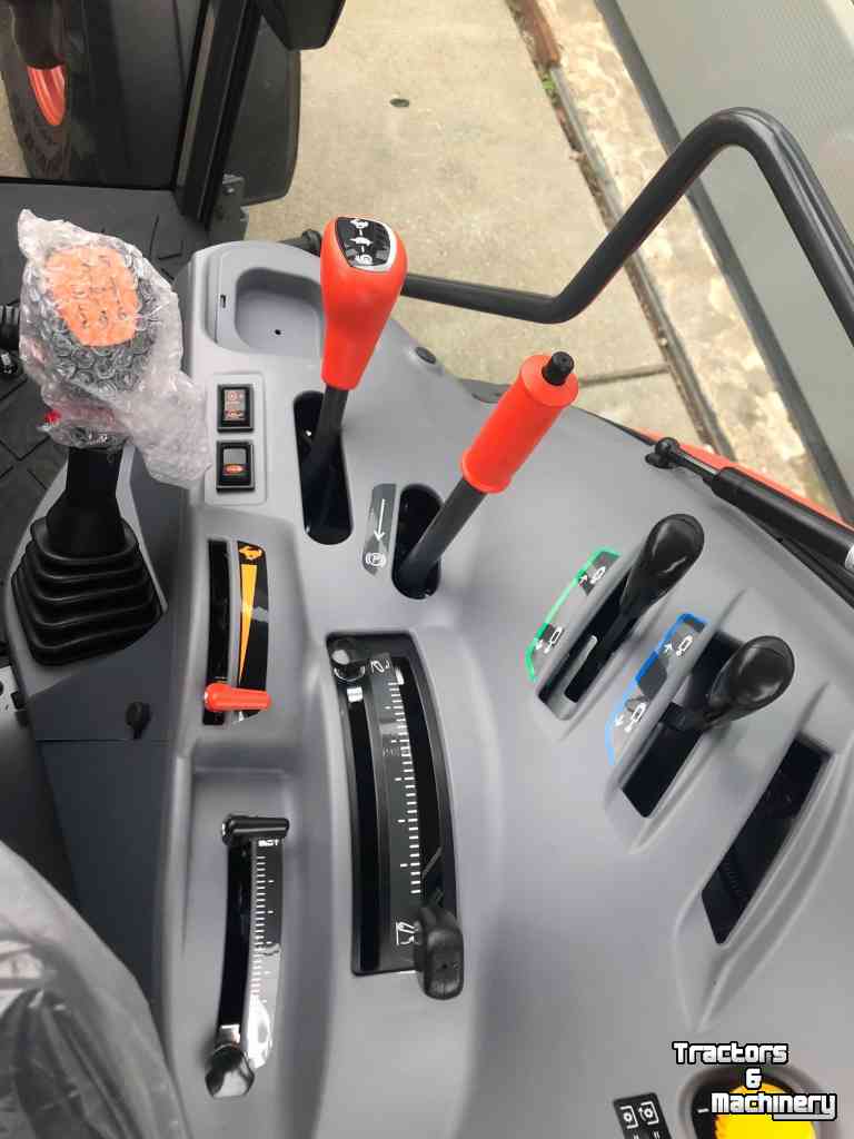 Schlepper / Traktor Kubota M4073DTHQ