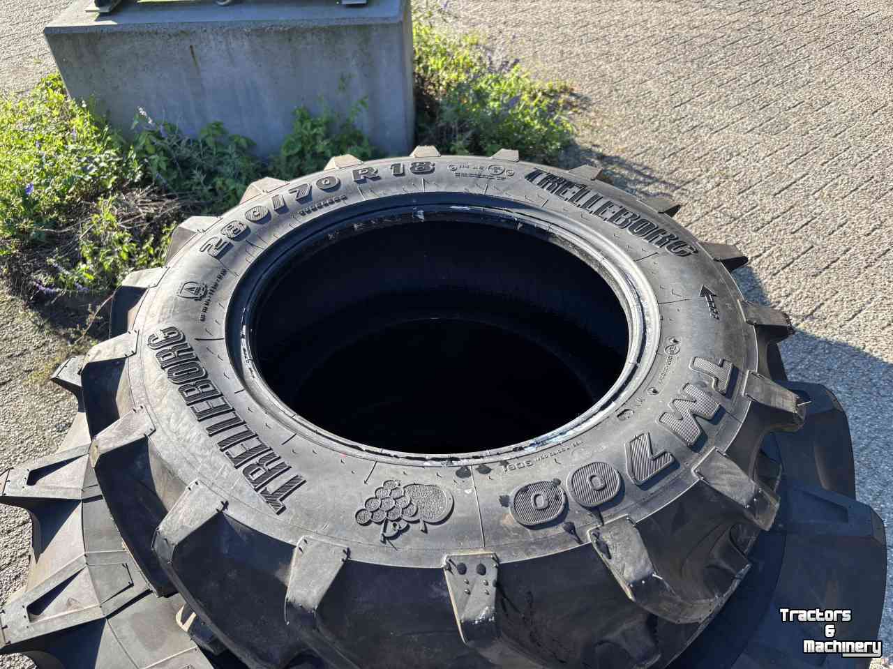 Räder, Reifen, Felgen & Distanzringe Trelleborg 420/70R24 & 280/70R18 Demontage