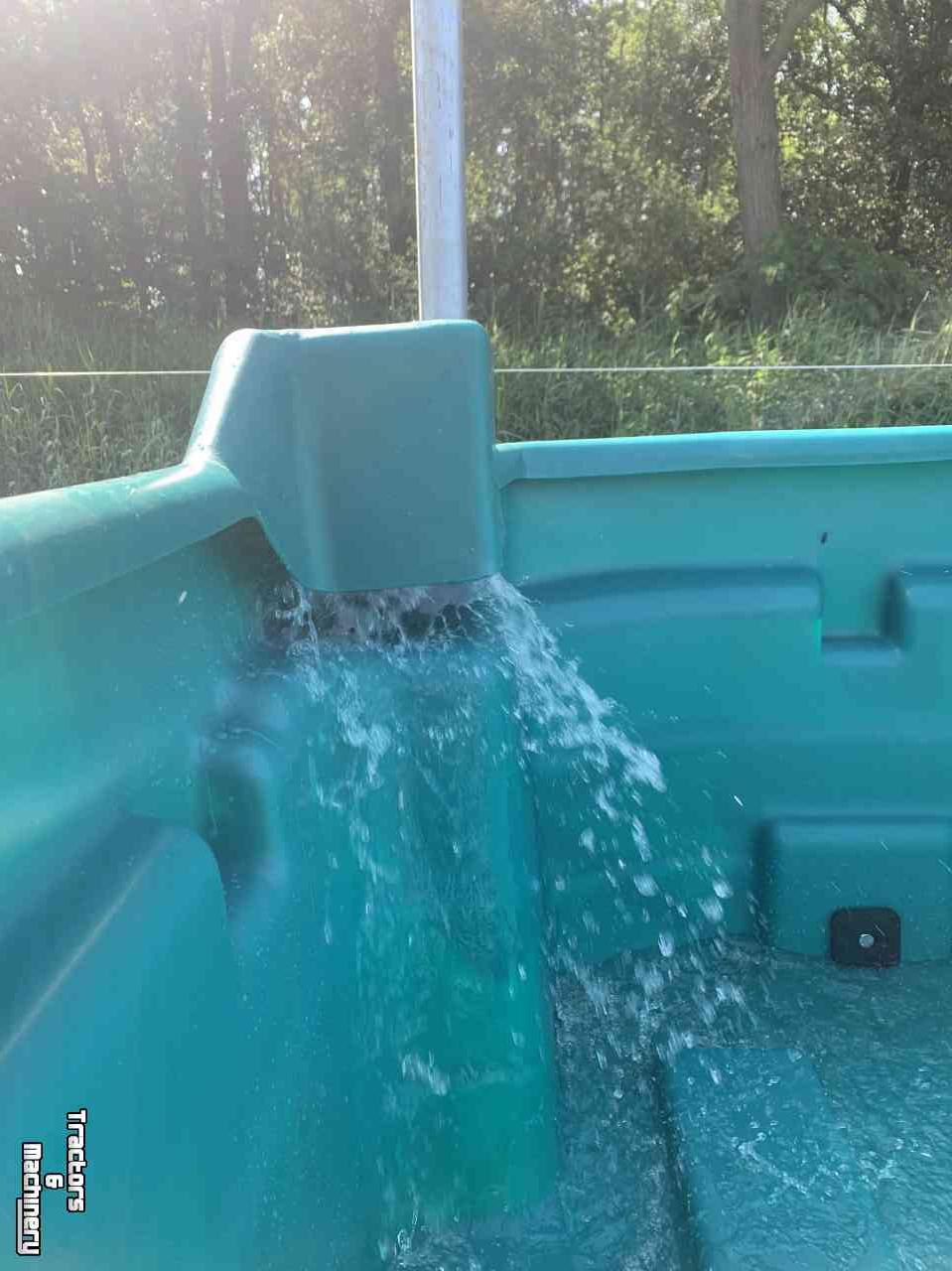 Tränkebecken Sonnenenergie Suevia Suevia Solar weidedrinkbak 200 liter , met oppervlaktepomp