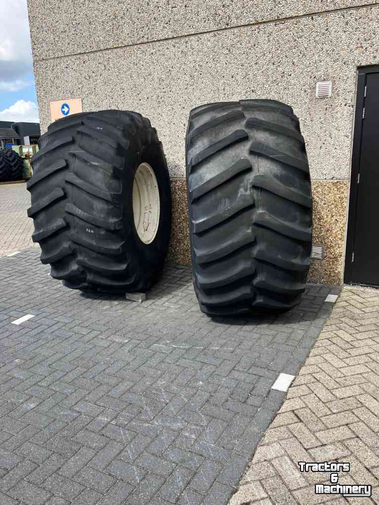 Räder, Reifen, Felgen & Distanzringe Firestone Set ALL TRACTION 23 Nok 40mm  900/60R32 compleet op Velg aansluiting 280/335/10gaats