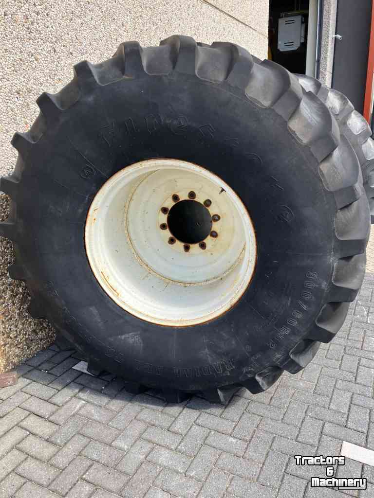 Räder, Reifen, Felgen & Distanzringe Firestone Set ALL TRACTION 23 Nok 40mm  900/60R32 compleet op Velg aansluiting 280/335/10gaats