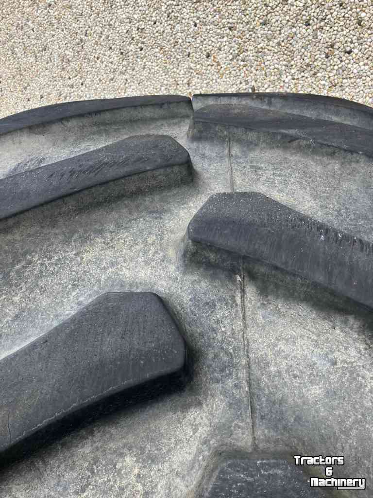 Räder, Reifen, Felgen & Distanzringe Firestone Set ALL TRACTION 23 Nok 40mm  900/60R32 compleet op Velg aansluiting 280/335/10gaats