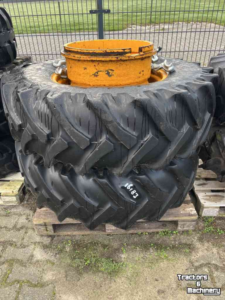 Räder, Reifen, Felgen & Distanzringe  16.9R28 naast 20.5R25