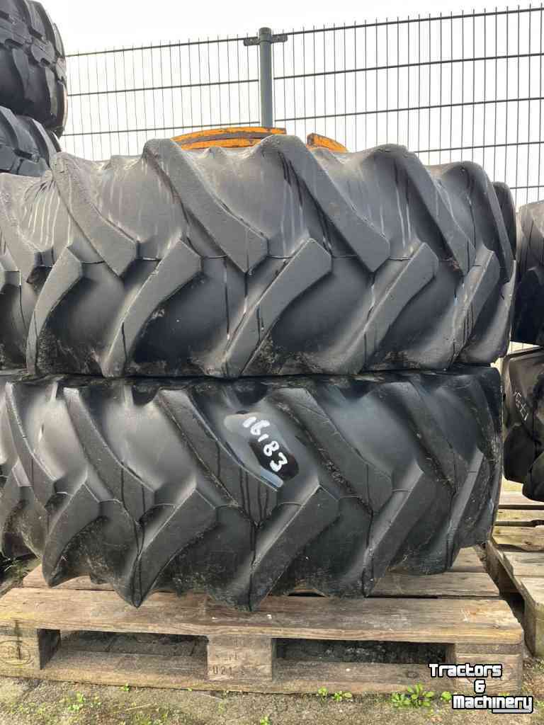 Räder, Reifen, Felgen & Distanzringe  16.9R28 naast 20.5R25