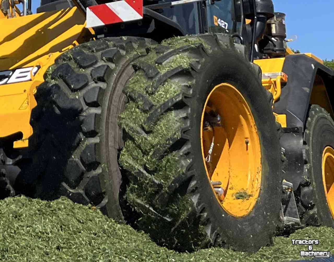 Räder, Reifen, Felgen & Distanzringe  16.9R28 naast 20.5R25