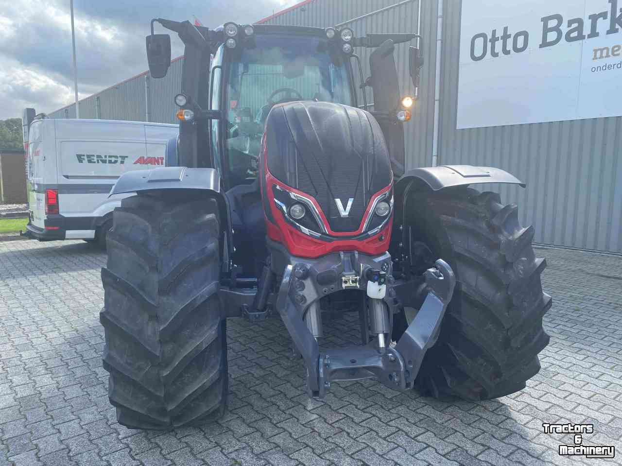 Schlepper / Traktoren Valtra T215A