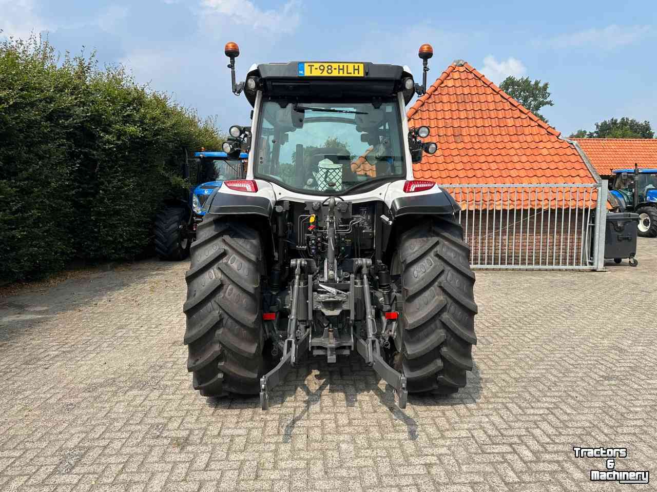 Schlepper / Traktor Valtra G125