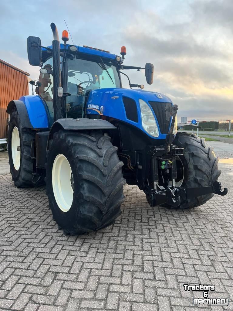 Schlepper / Traktor New Holland T 7.220 AC