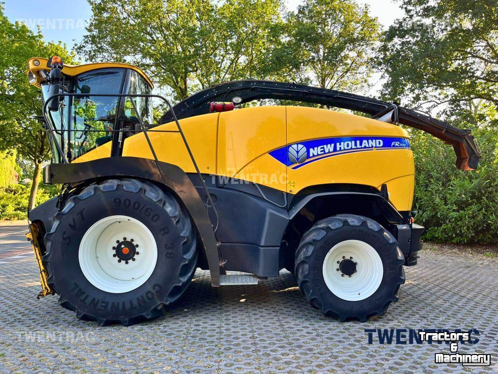 Feldhäcksler New Holland FR 700 hakselaar