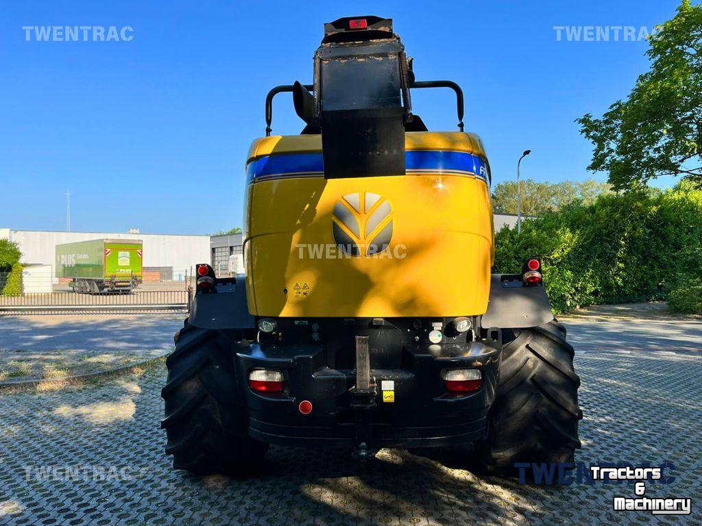 Feldhäcksler New Holland FR 700 hakselaar