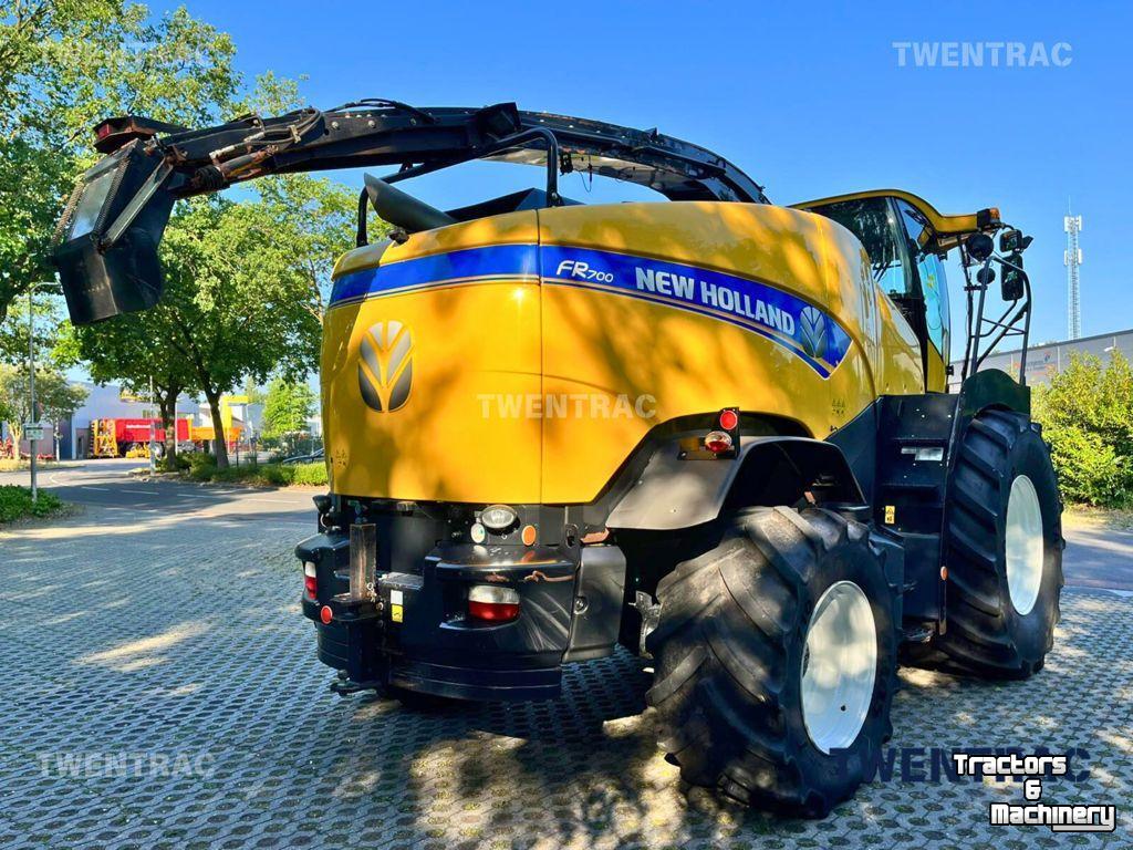 Feldhäcksler New Holland FR 700 hakselaar
