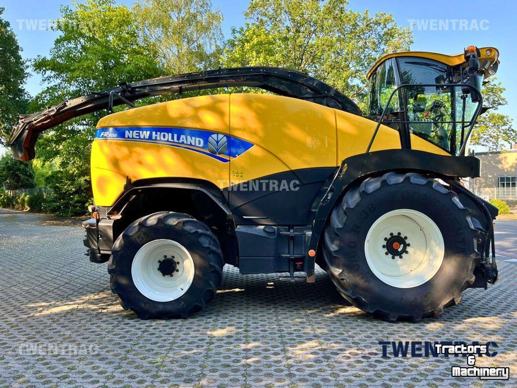 Feldhäcksler New Holland FR 700 hakselaar