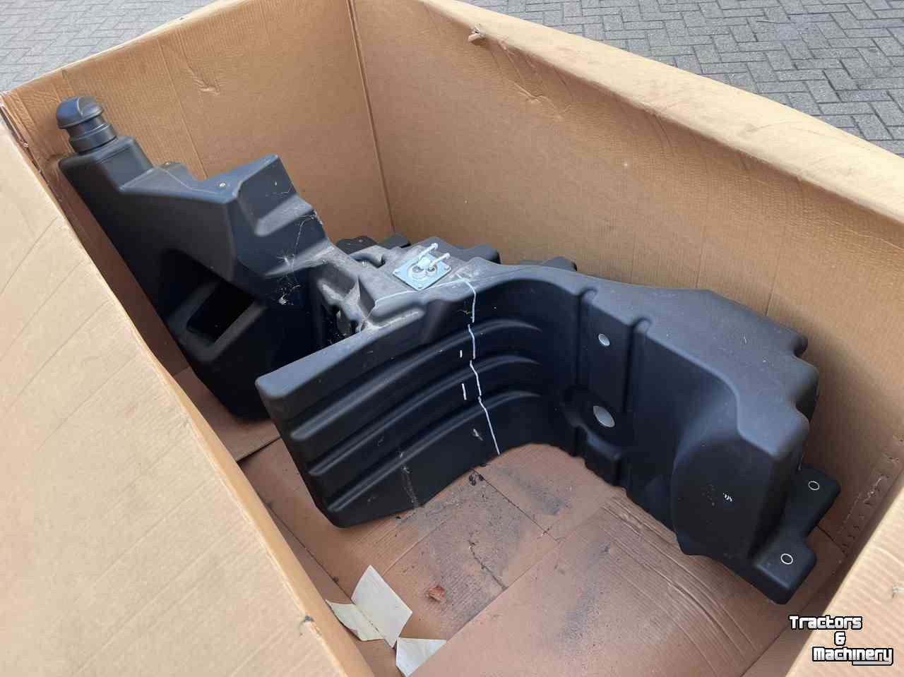 Gebrauchte Teile für Traktoren New Holland T5 AC / DC brandstoftank 48159130