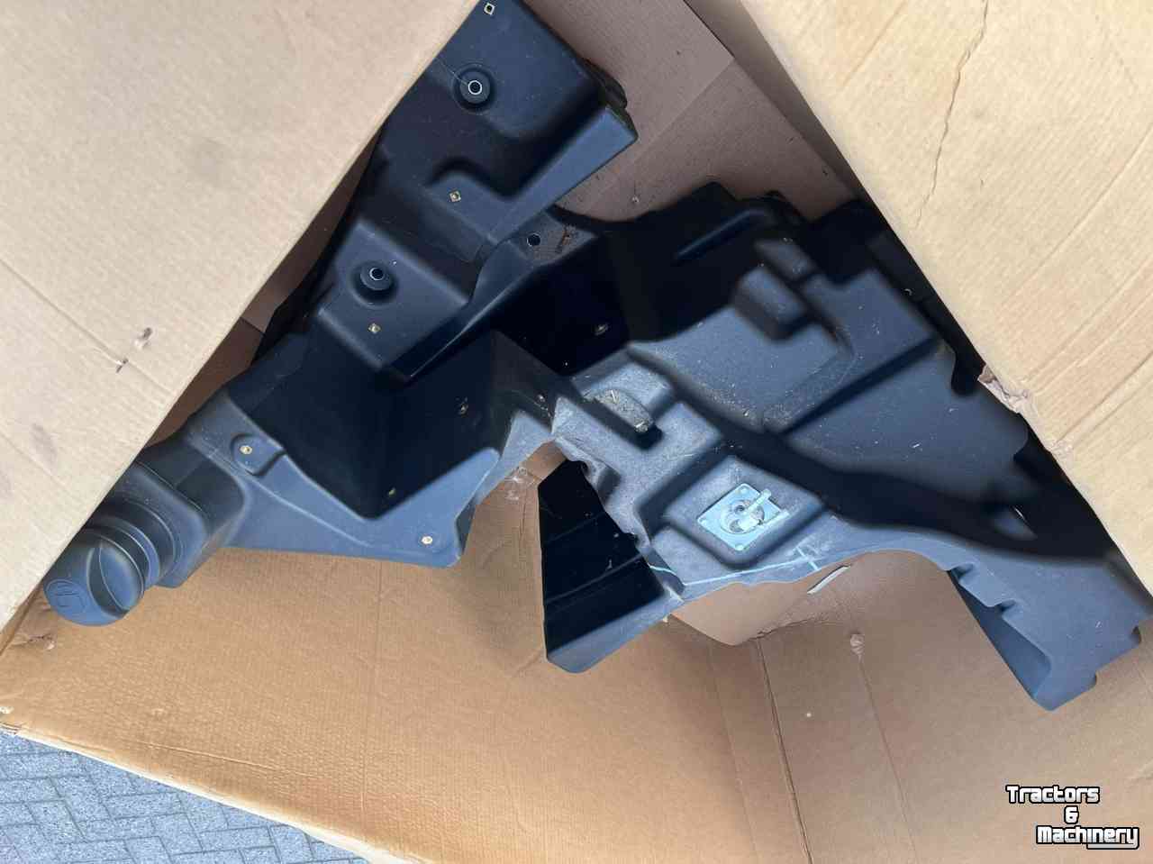 Gebrauchte Teile für Traktoren New Holland T5 AC / DC brandstoftank 48159130