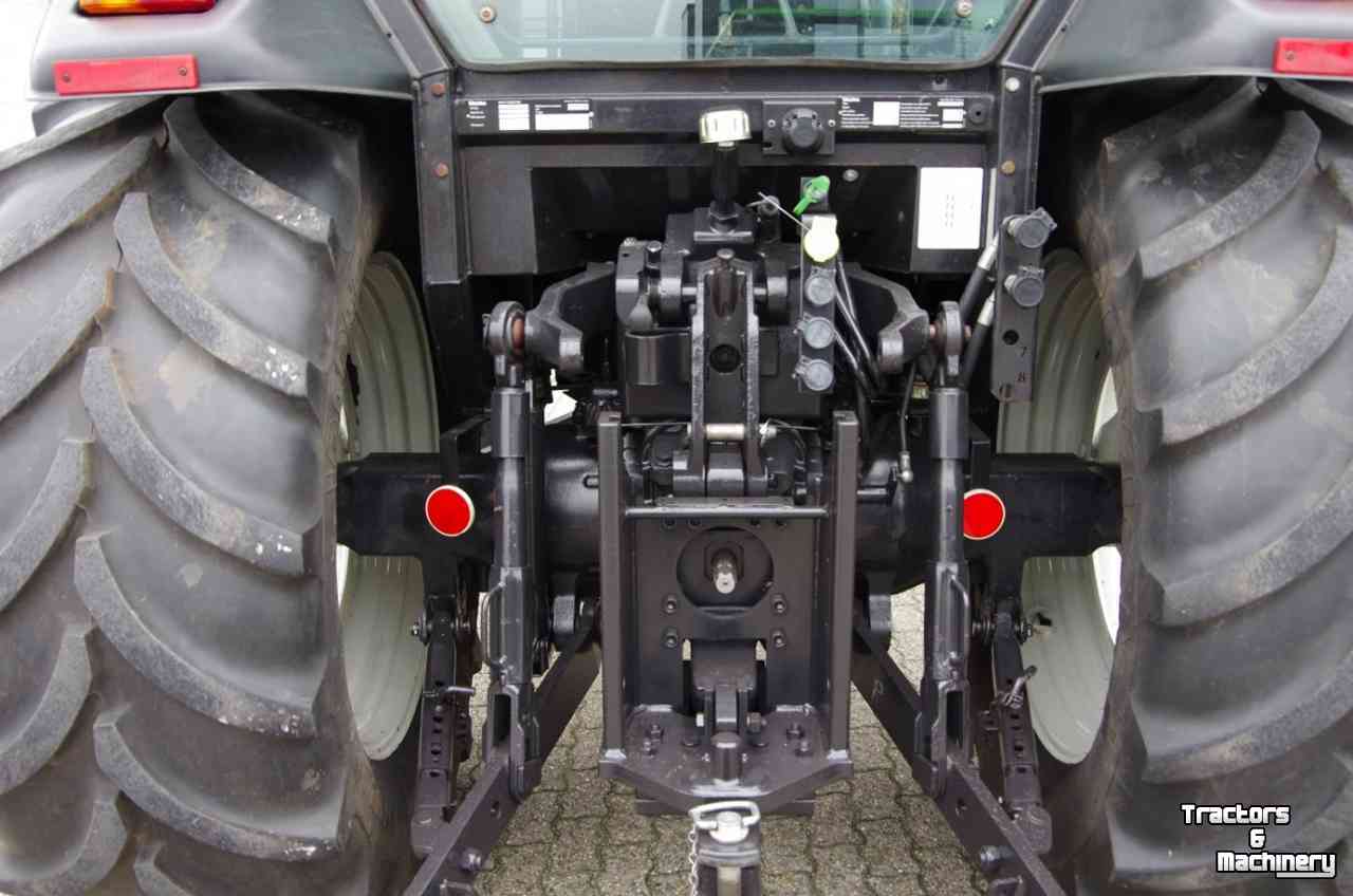 Schlepper / Traktoren Valtra A82