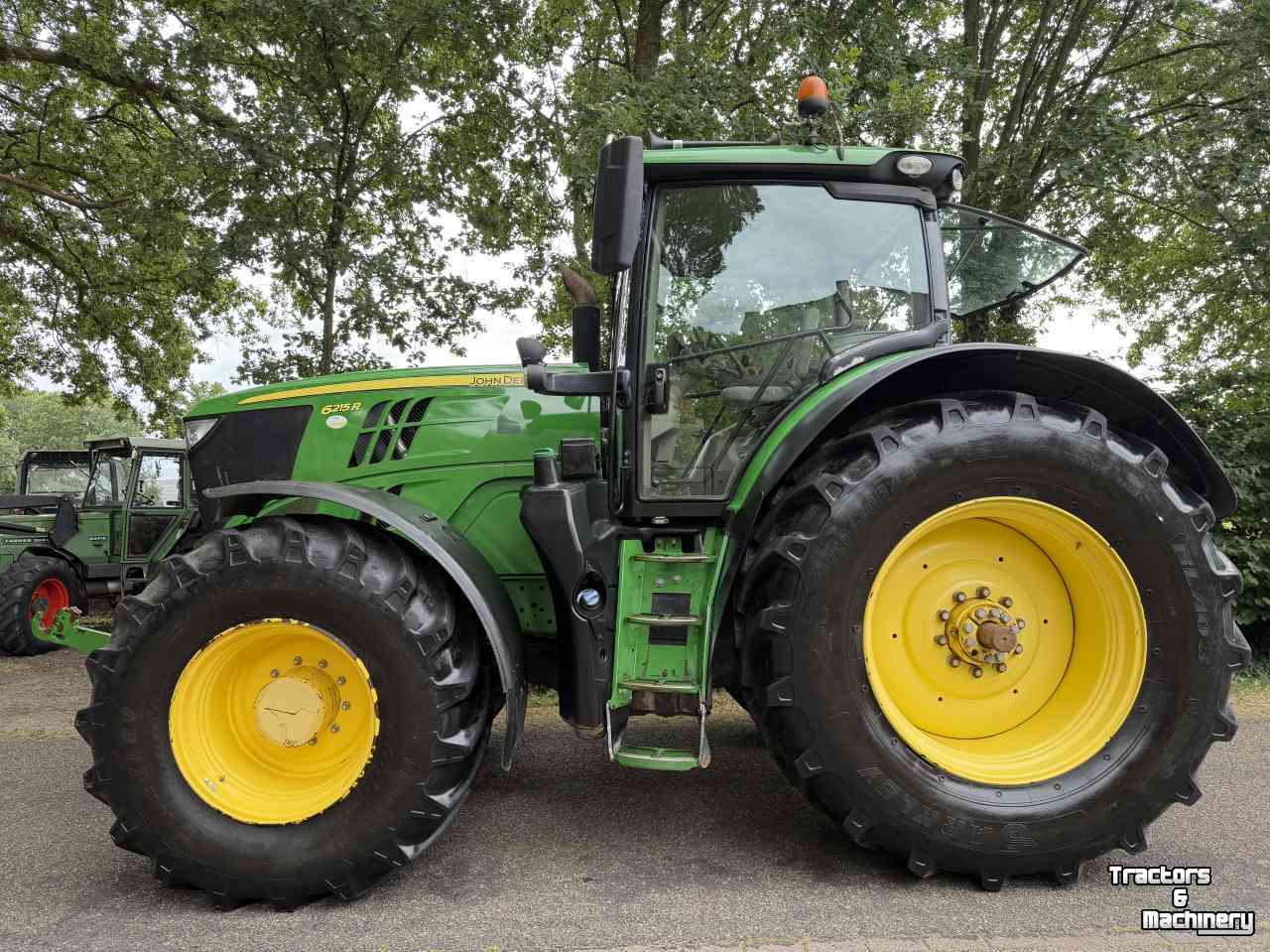 Schlepper / Traktor John Deere 6215R