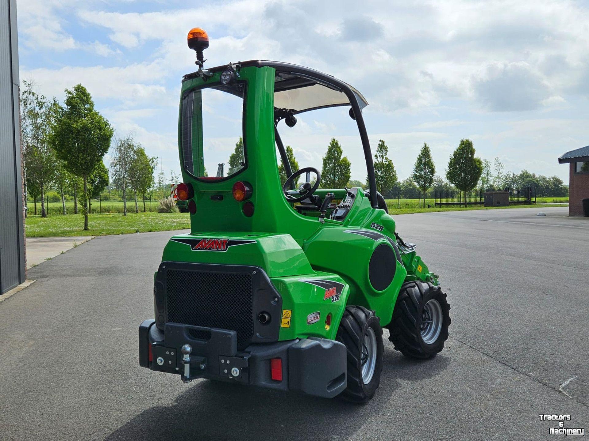 Radlader Avant 528 TDL+ mini-shovel