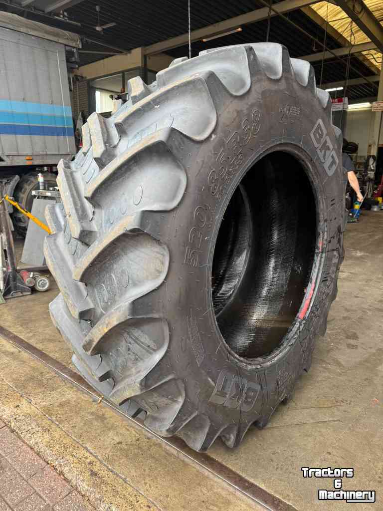 Räder, Reifen, Felgen & Distanzringe BKT 520/85R38 (20.8R38)