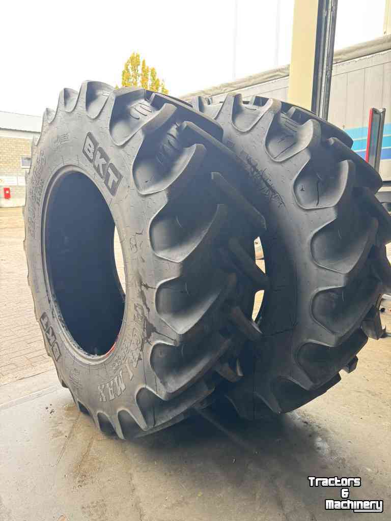 Räder, Reifen, Felgen & Distanzringe BKT 520/85R38 (20.8R38)