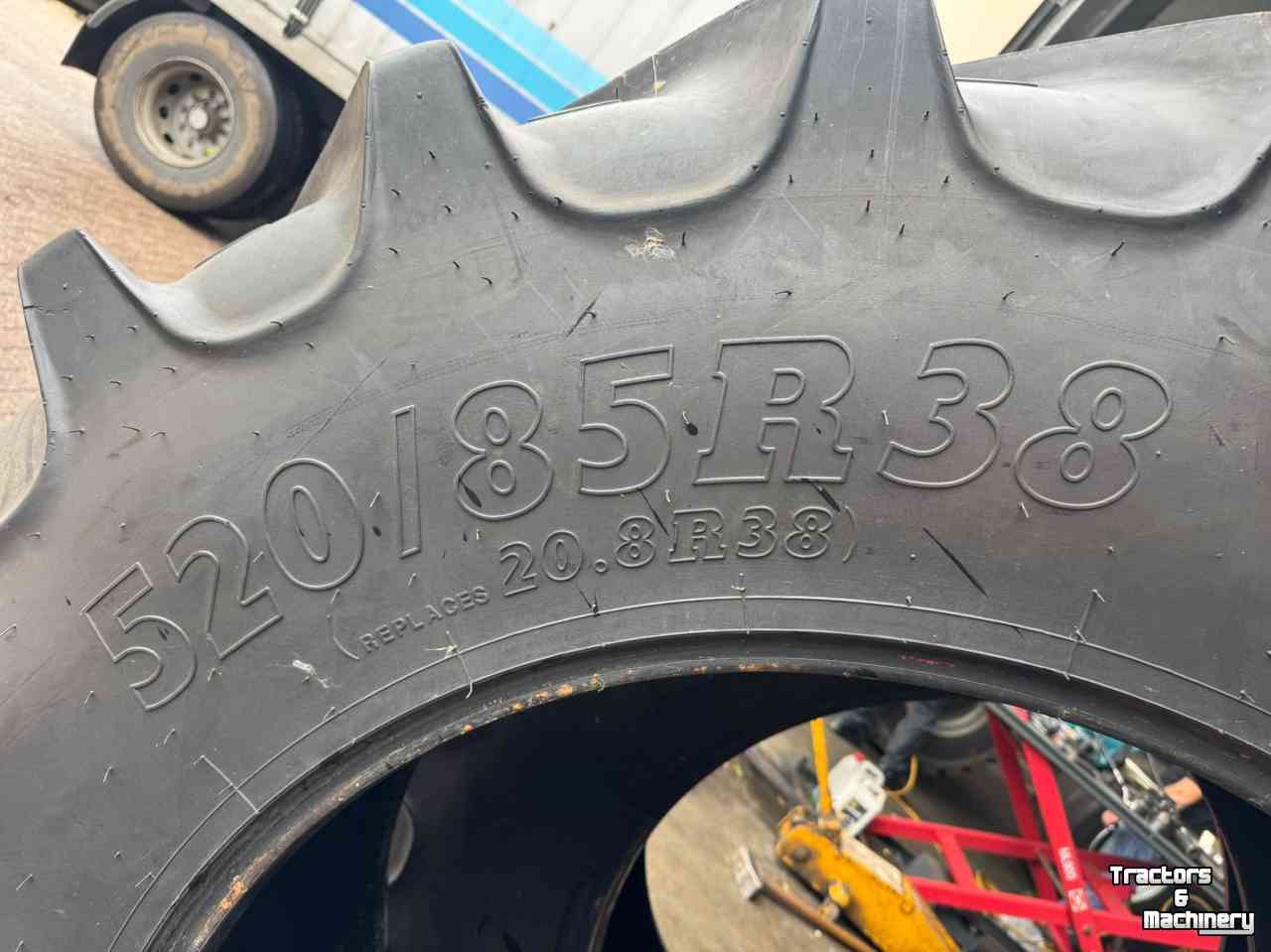 Räder, Reifen, Felgen & Distanzringe BKT 520/85R38 (20.8R38)