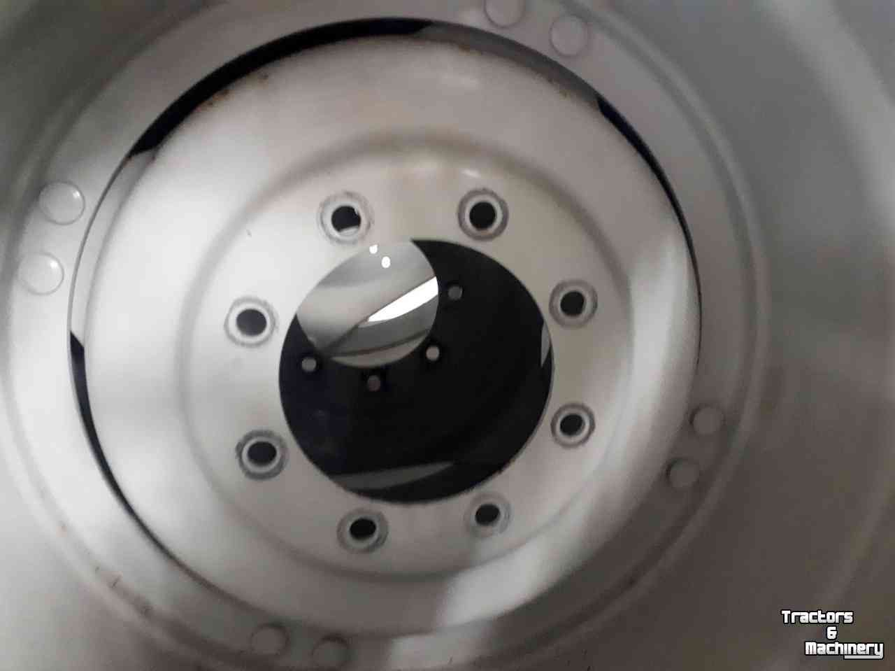 Räder, Reifen, Felgen & Distanzringe BKT 580/70r38 en 480/70r38