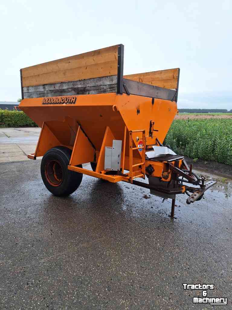 Stalldungstreuer  Mammouth turf / compoststrooier