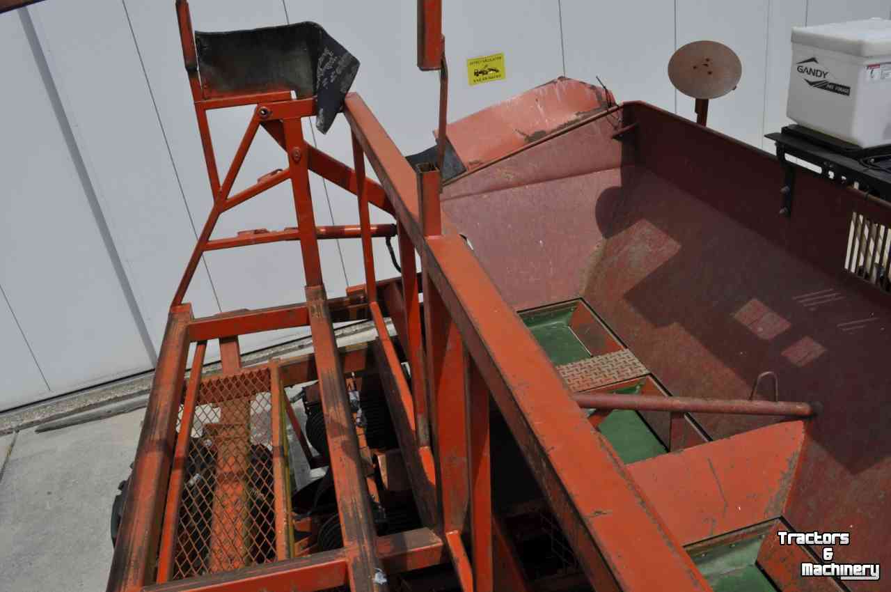 Kartoffellegemaschine Structural PM aardappelpootmachine + Guttler cultivator